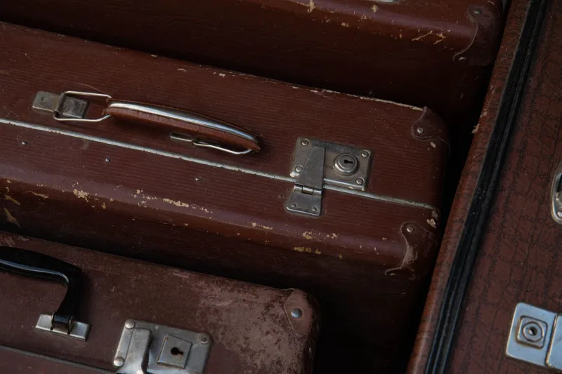 One Good Suitcase, Ten Days, No Complaints: When Packing Light Was Just How You Traveled